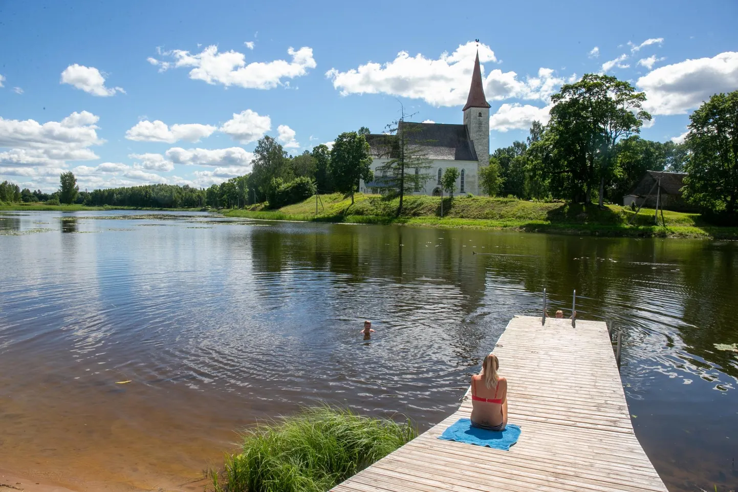 Suure-Jaani järve vesi on mõõtmiste järgi suplemiseks igati sobilik.