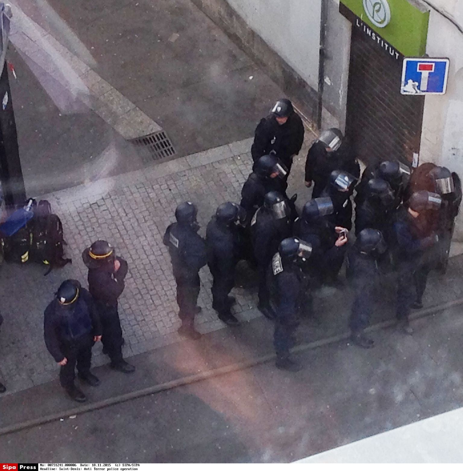 Korrakaitsjad politseireidil Saint-Denis's
