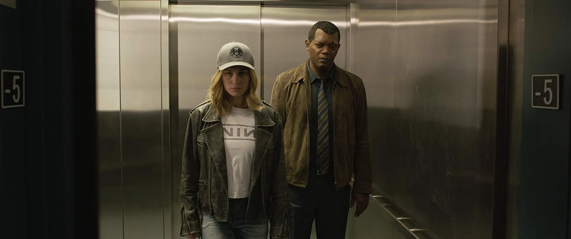 «Kapten Marvel» peaosa kehastab Bre Larson ning «nooruslikuma välimusega» astub filmis üles ka Samel L. Jacksoni tegelaskuju Nick Fury.