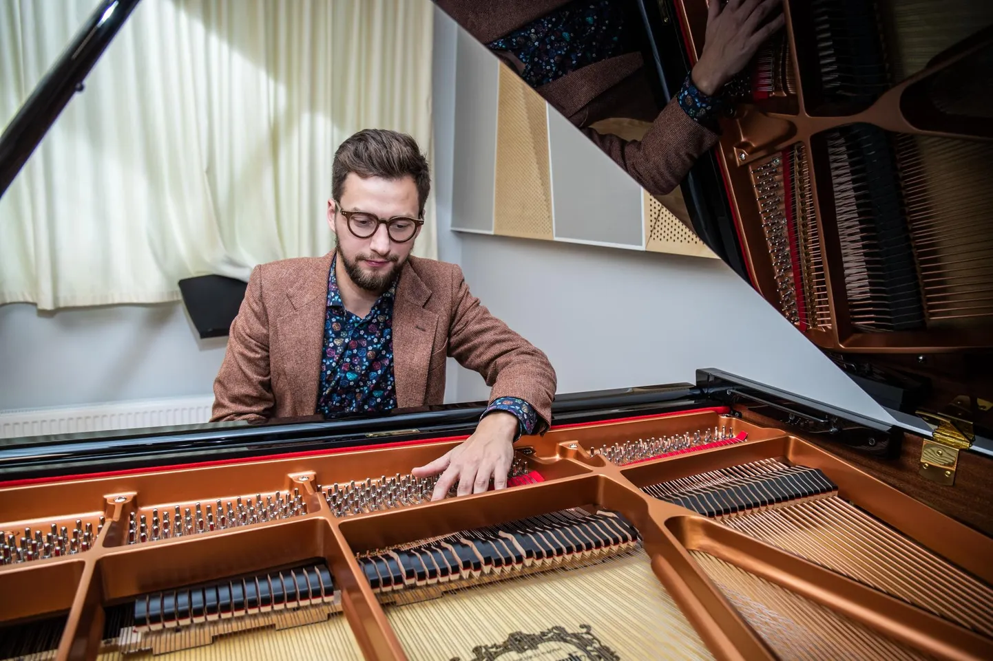 Mitmekülgne pianist ning pedagoog Joel Remmel, kes on vedanud üheksa aastat omanimelist ansamblit ja kes hiljuti pärjati aasta jazz-muusiku tiitliga, avaldas 1. mail oma esimese sooloalbumi «Live at Taff Club».