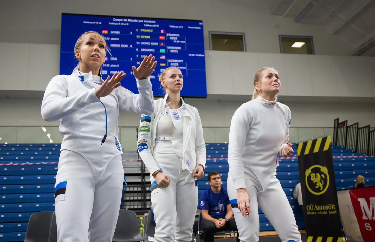 Katrina Lehis (keskel) ja Kristina Kuusk lähevad Budapesti GP-etapil vastamisi avaringis