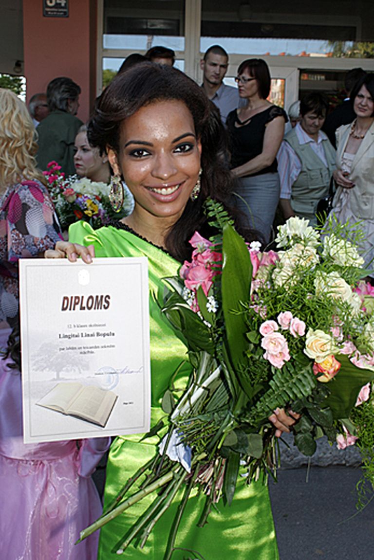 Lingita Lina Bopulu šovasar absolvēja Rīgas 45. vidusskolu 