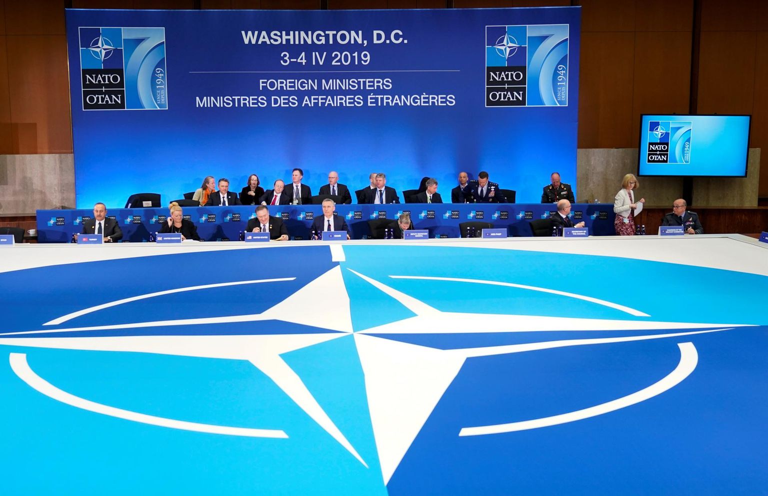 NATO riikide välisministrid kohtusid aprilli algul Washingtonis, et väljendada alliansi kindlat soovi seista vastu mistahes uutele ohtudele.