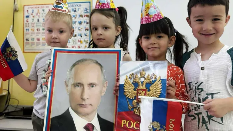 Vene lasteaialapsed videotervituses Putinile