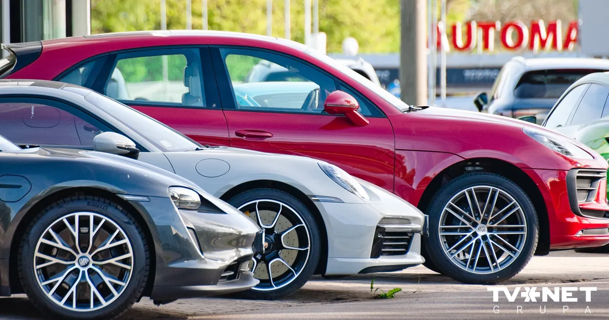 Aptauja: Latvijā 51% jauniešu jau ir savs auto