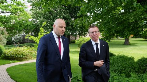 TIEŠRAIDE ⟩ Kulbergs un Rinkēvičs informē par jaunumiem jaunās valdības izveidē