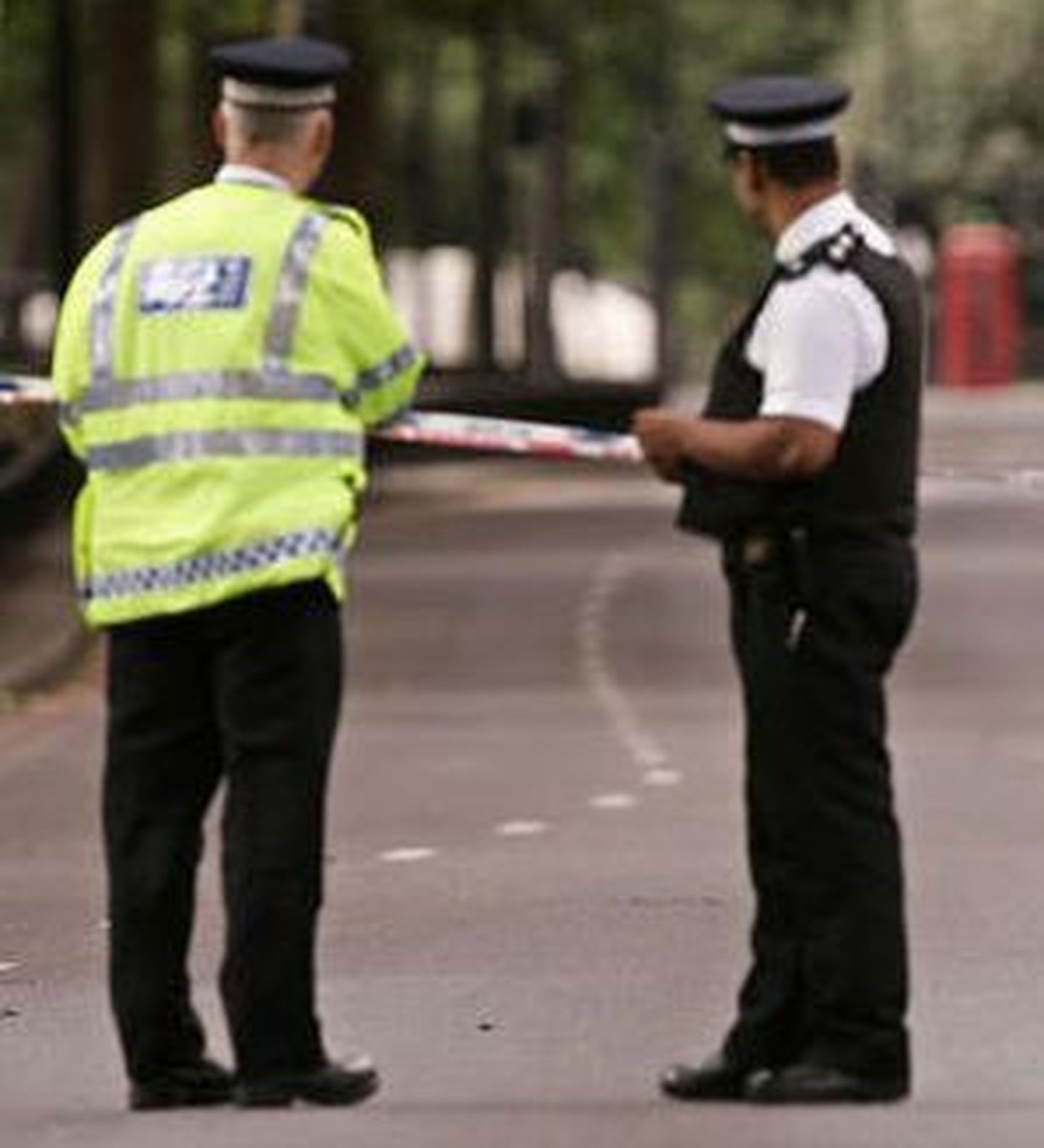 Briti politseinikud trahvisid tänavale oksendanud teismelist