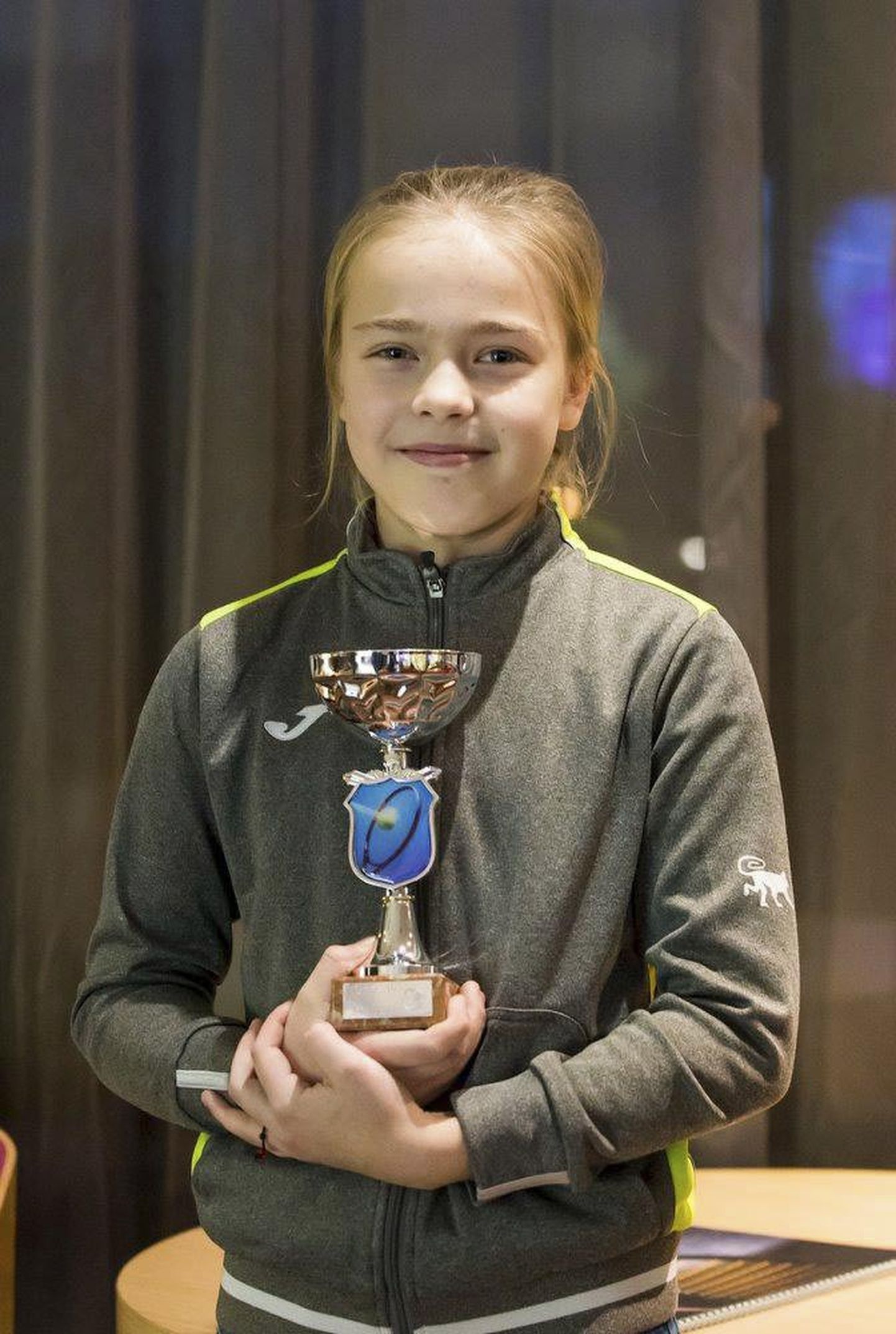 Viljandi tenniseklubi kasvandik Brit Martin võttis Tallinnas peetud Eesti 12-aastaste tütarlaste grand prix’ turniiril kindla võidu.