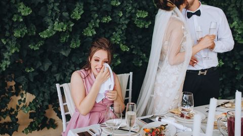 Naine lubas õe pulmapilte töödelda, kuid tegi pärast midagi uskumatut