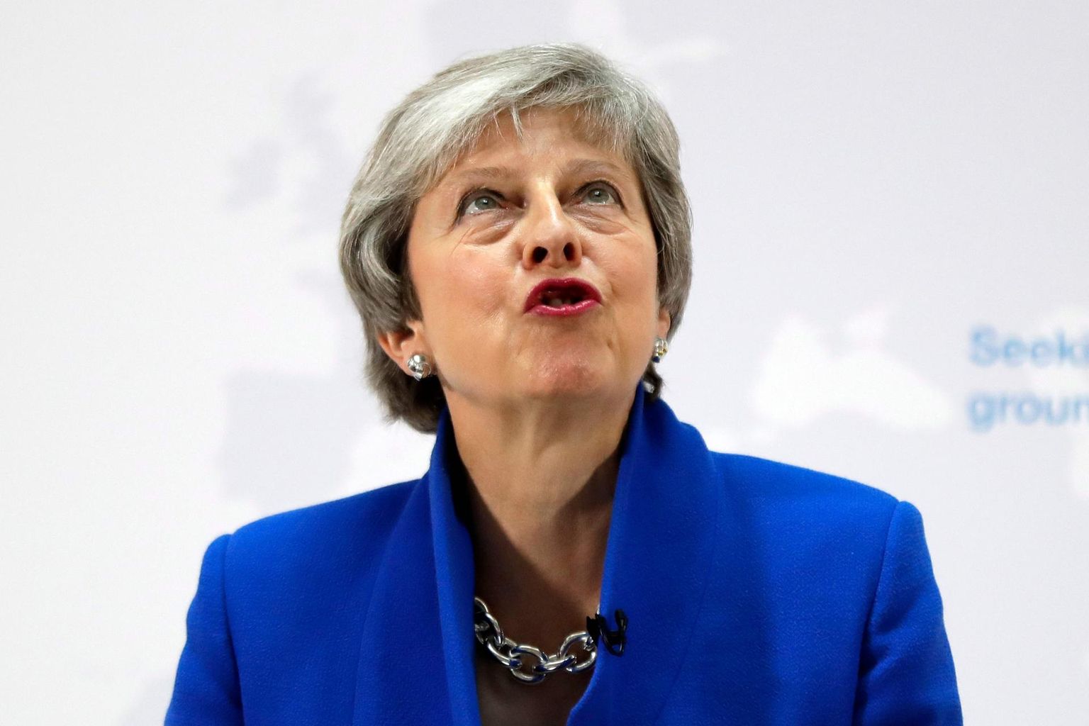 Ühendkuningriigi peaminister Theresa May üritas parlamenti ühtsele rajale suunata, kuid ei ole seni endiselt riiki ummikust välja viinud. 