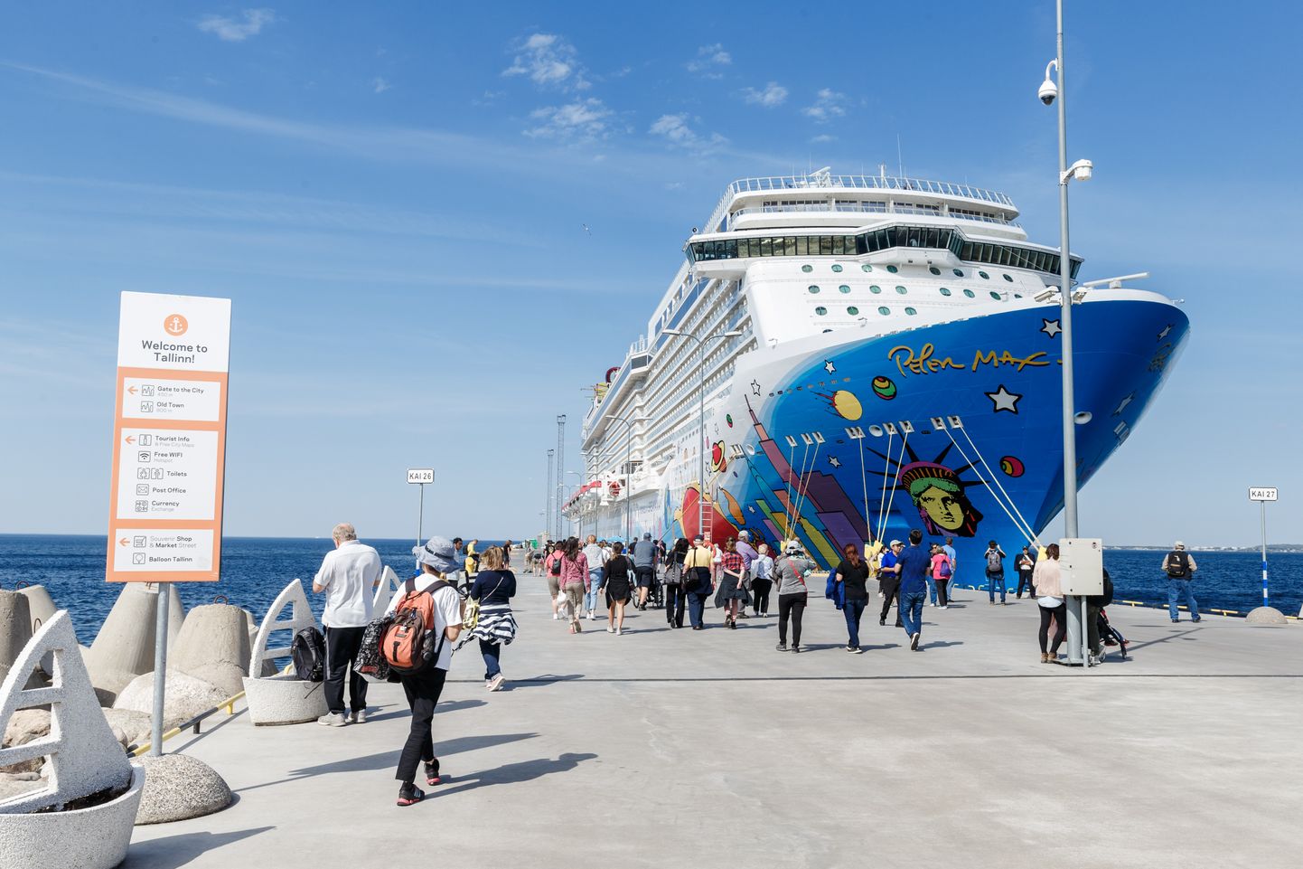 14.05.2018, Tallinn
"Norwegian Breakaway"  kruiisilaev Tallinnas.

"Norwegian Breakaway" cruise ship in Tallinn, 
Foto: Konstantin Sednev / Eesti Meedia