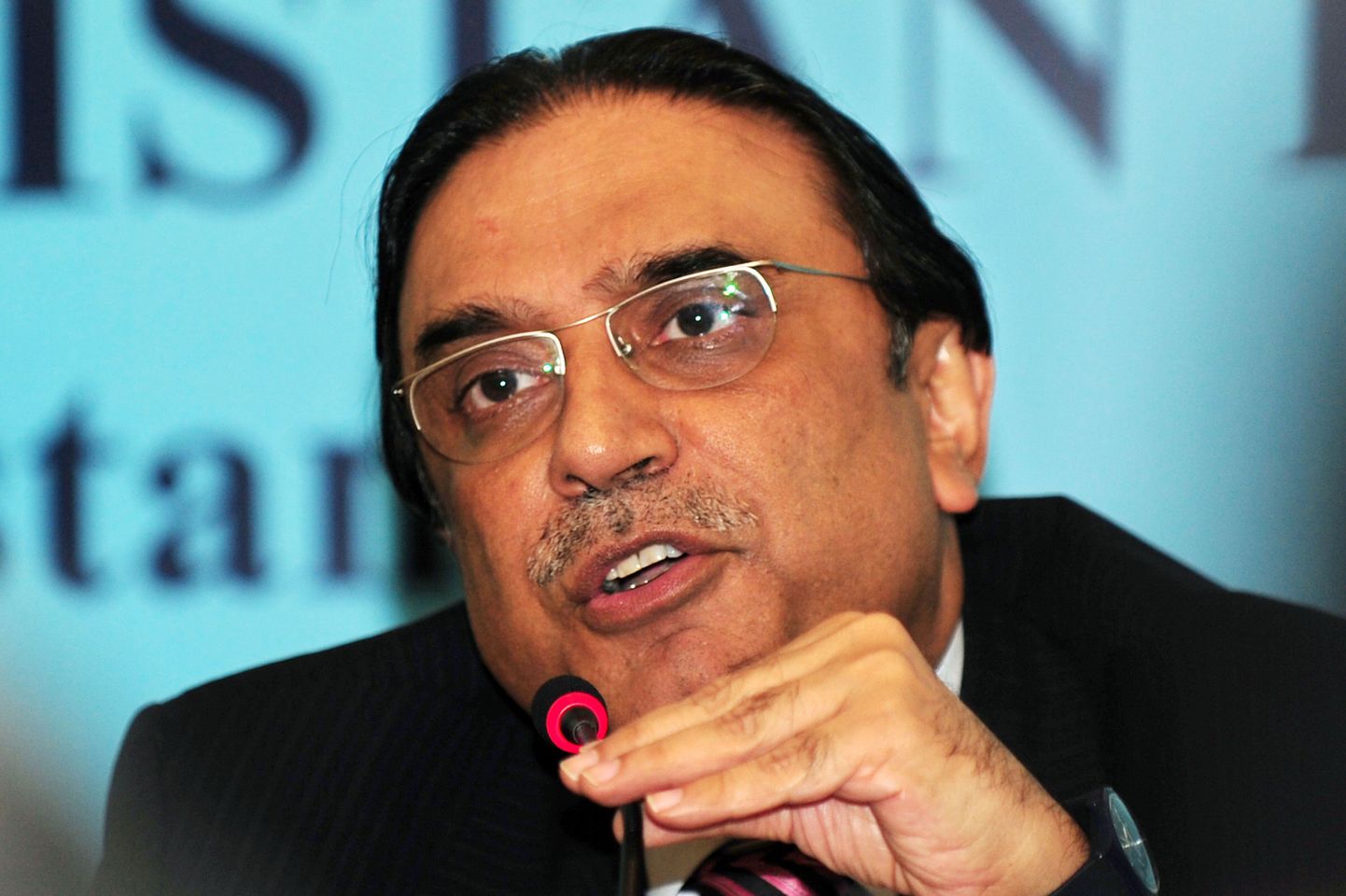 Pakistani president Asif Ali Zardari väiab, et tema diplom on ehtne