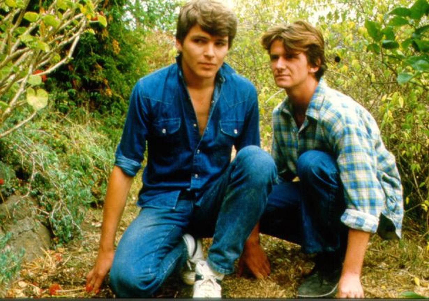 Suri telesarja «Naabrid» täht Darius Perkins. Pildil Perkins ja David Clecie 1985. aastal.
