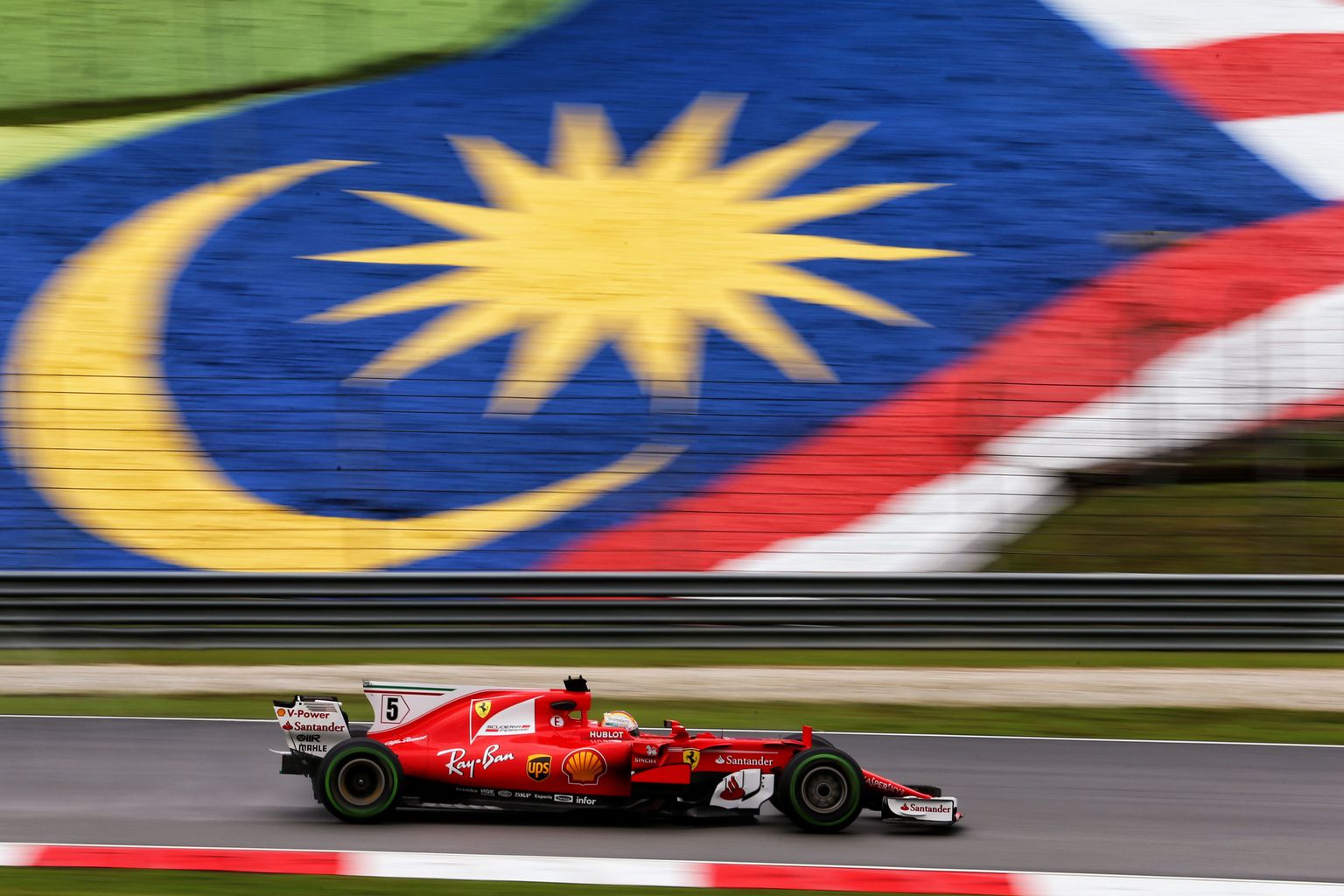 Viimase Malaisia GP esimesel päeval näitas kiireimat minekut Sebastian Vettel.