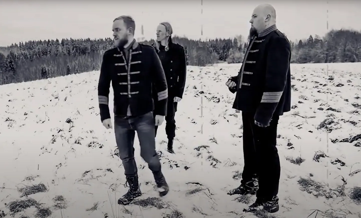 Kaader ansambli Kolmteist muusikavideost "Mustad linnud".