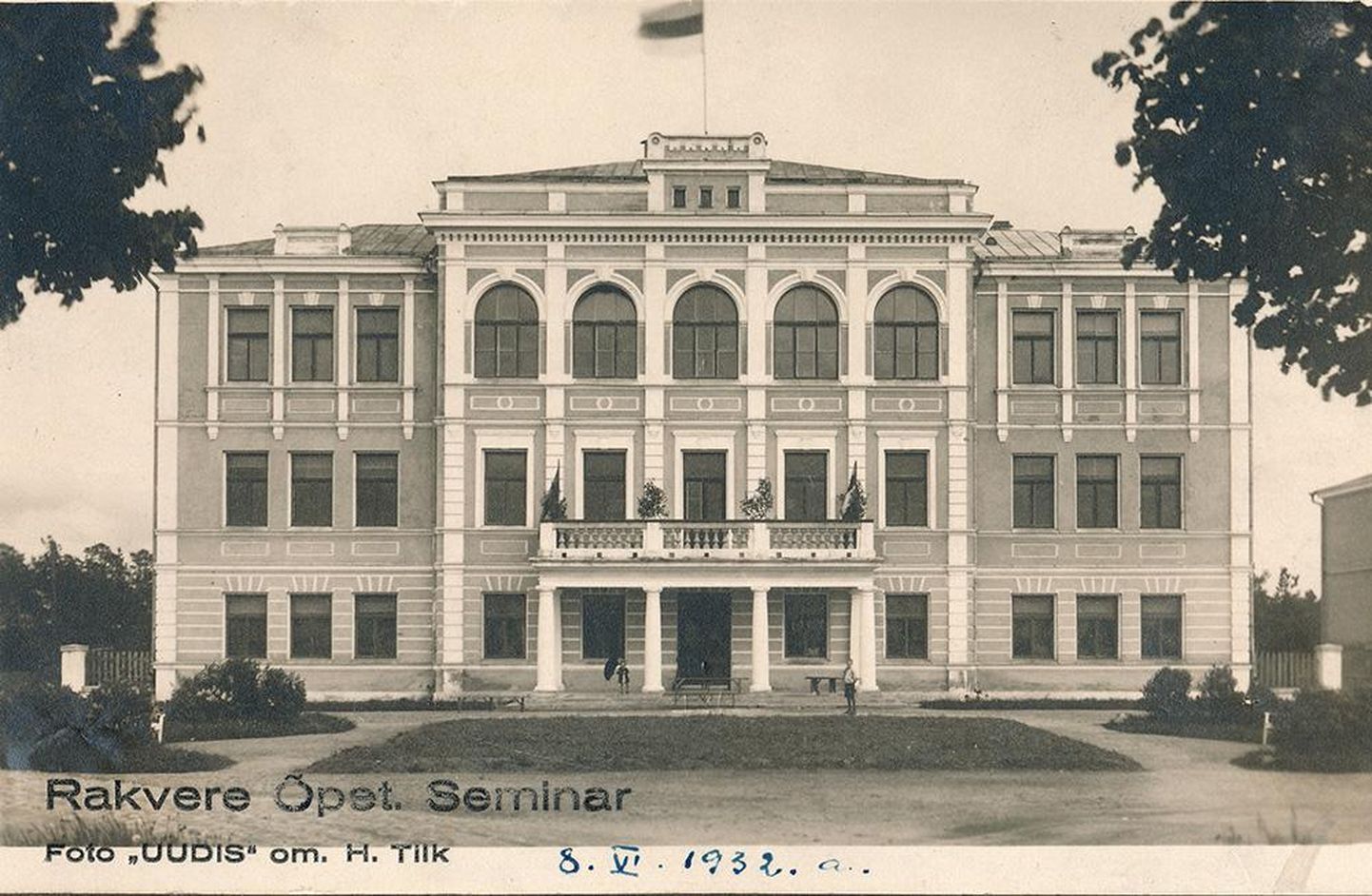 1. diviisi staap kolis Rakvere õpetajate seminari hoonesse 1932. aasta teisel poolel, mõni aeg pärast selle foto tegemist.