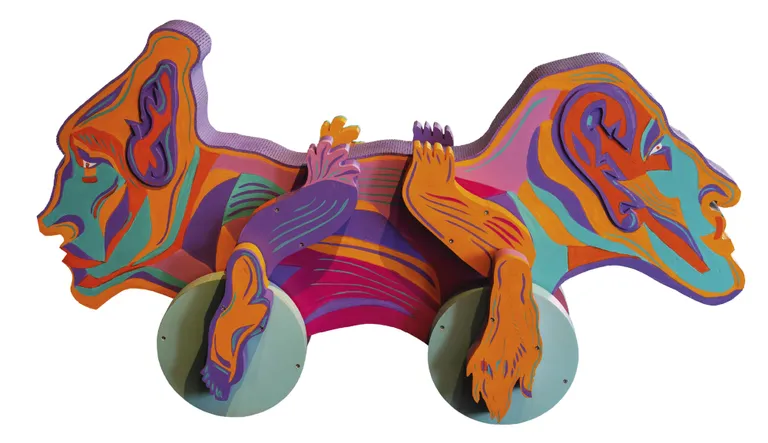 Maria-Kristina Ulas 2022 «Kirgas elukas sisemusest»; vineer, puit, metall, akrüül; 50×100×150 cm ; liigutatav objekt