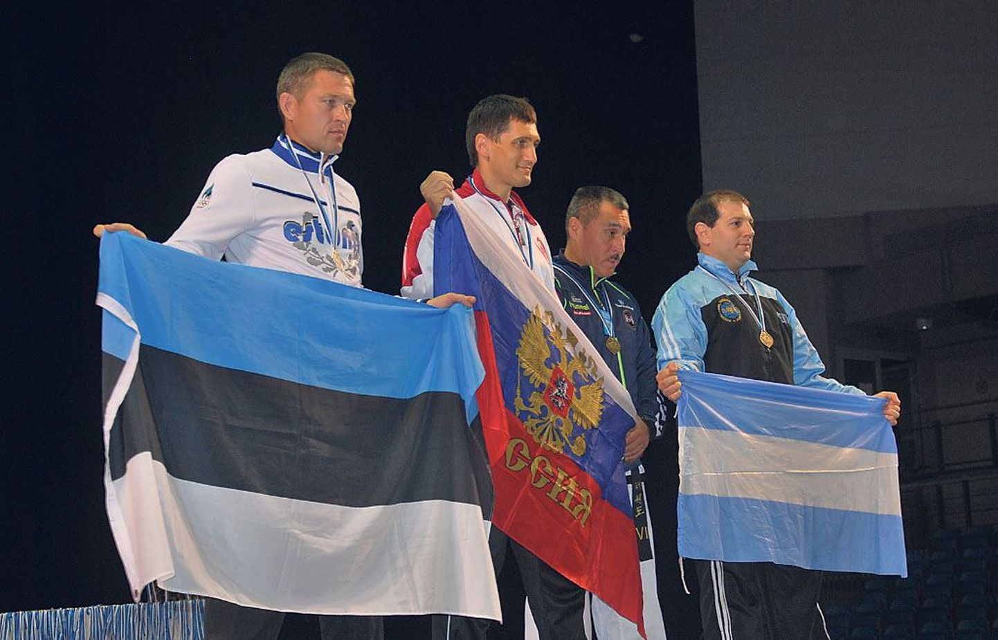 Mullu taekwondo’s veteranide Euroopa meistritiitli võitnud Robert Trofimov tõusis Tallinnas maailmameistrivõistlustel kahevõitluses pjedestaali teisele astmele ja teenis võistkondade turniiril Eesti meeskonnas pronksi.