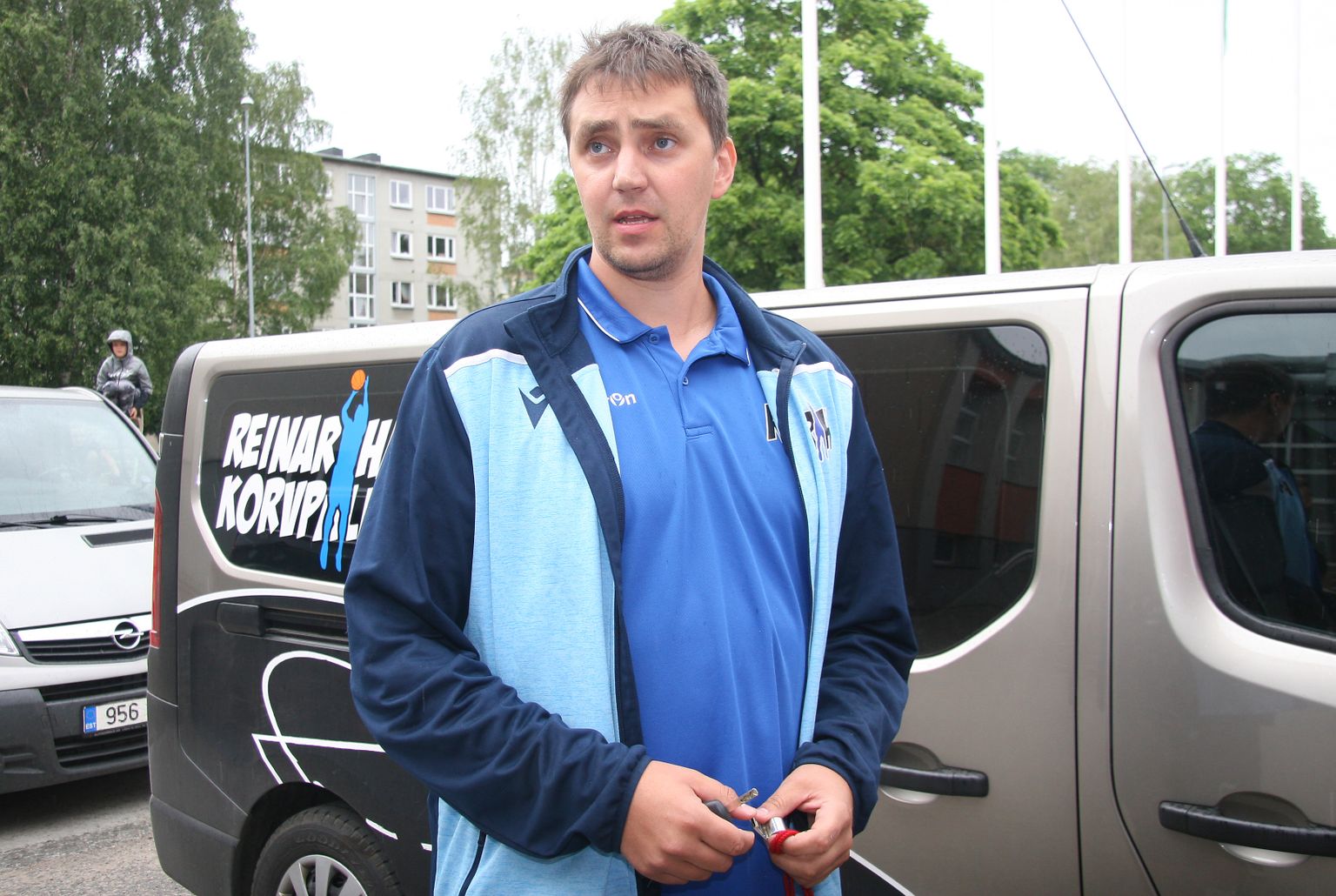 Reinar Hallik on oma korvpallikooli juhtimise kõrvalt ise üks põhitegijaid ka esiliigas mängivas oma kooli meeskonnas.