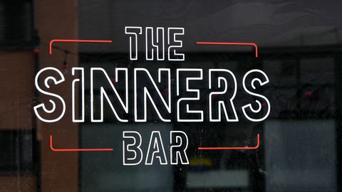 Pēc postošā ugunsgrēka durvis atkal vērs "The Sinners Bar"