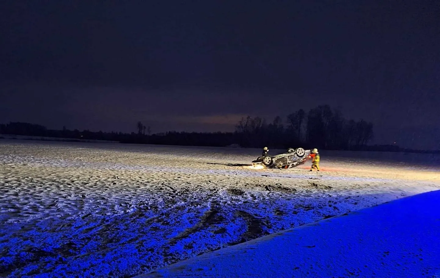 Päästjad aitasid neljapäeva õhtul Põltsamaa vallas teelt välja sõitnud auto tagasi ratastele tõmmata.