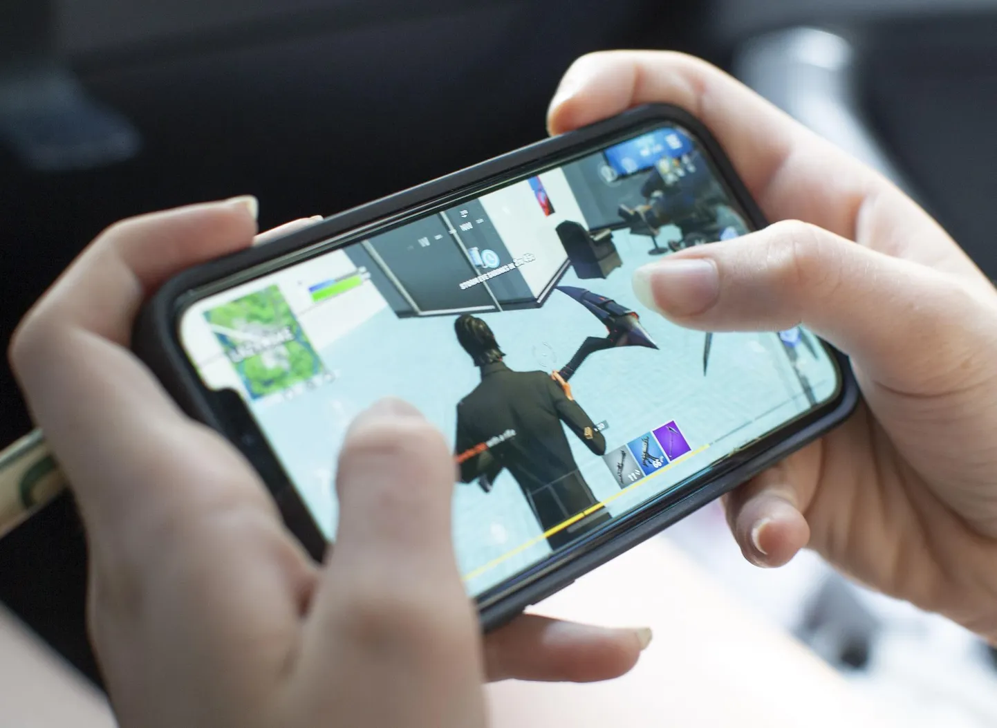 Võitlusliku mängu «Fortnite» looja Epic Games on ise raha pärast lahingusse asunud.