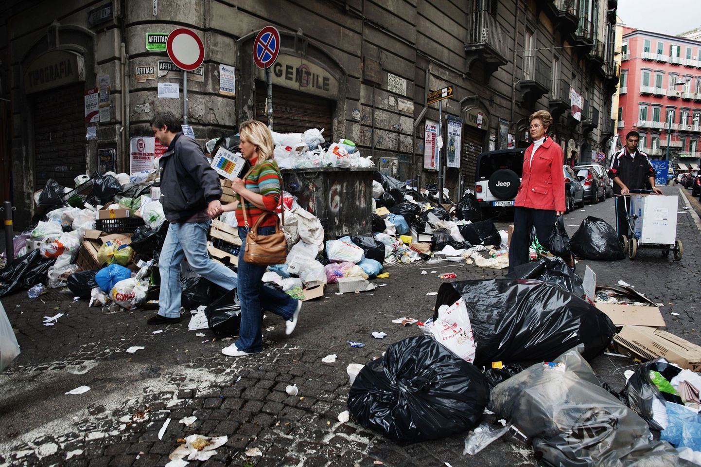 Prügikotid tänaval Itaalias Napolis.