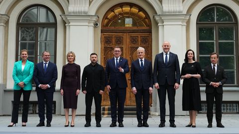 Zelenskis komentē dronu ielidošanu Baltijas valstu gaisa tel