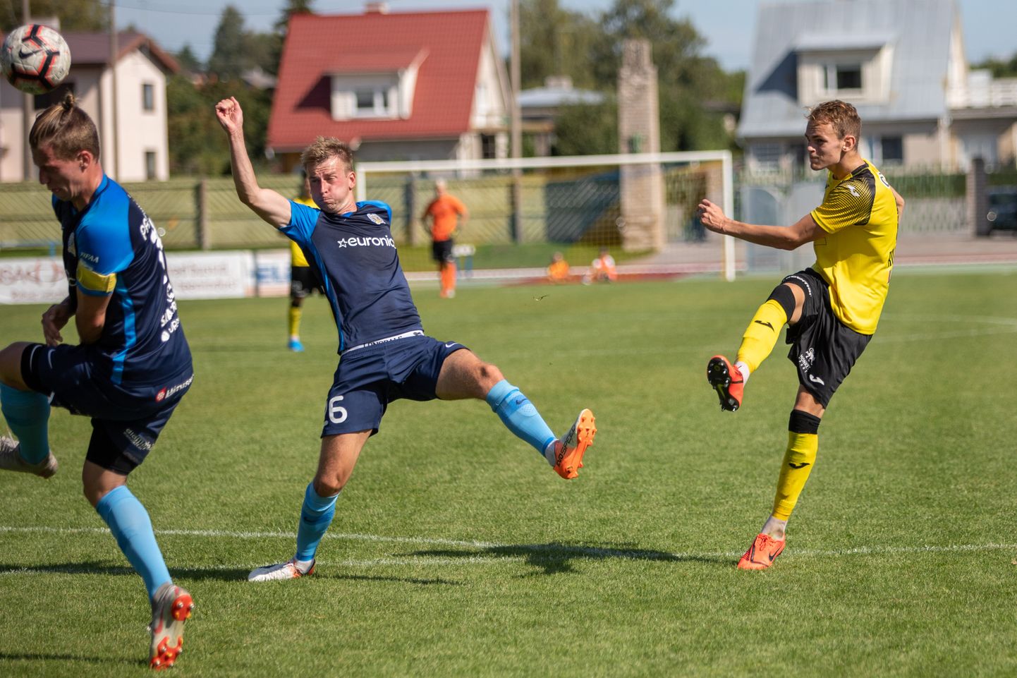 Jalgpalliklubi Viljandi Tulevik saavutas kodustaadionil Kuressaare üle võidu.