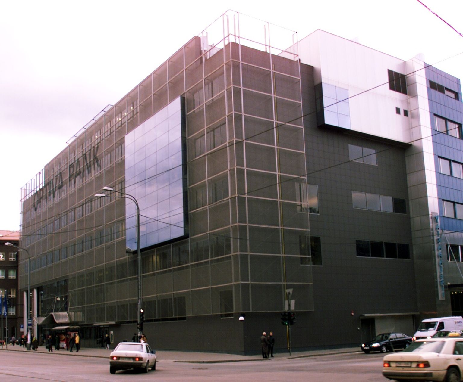 Здание банка Optiva 18 октября 1999 года.