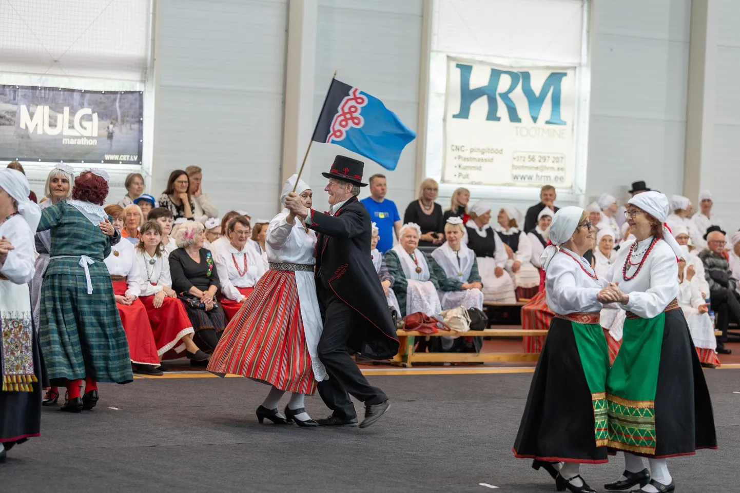 Viljandimaa memme-taadi pidu Abja spordikeskuses