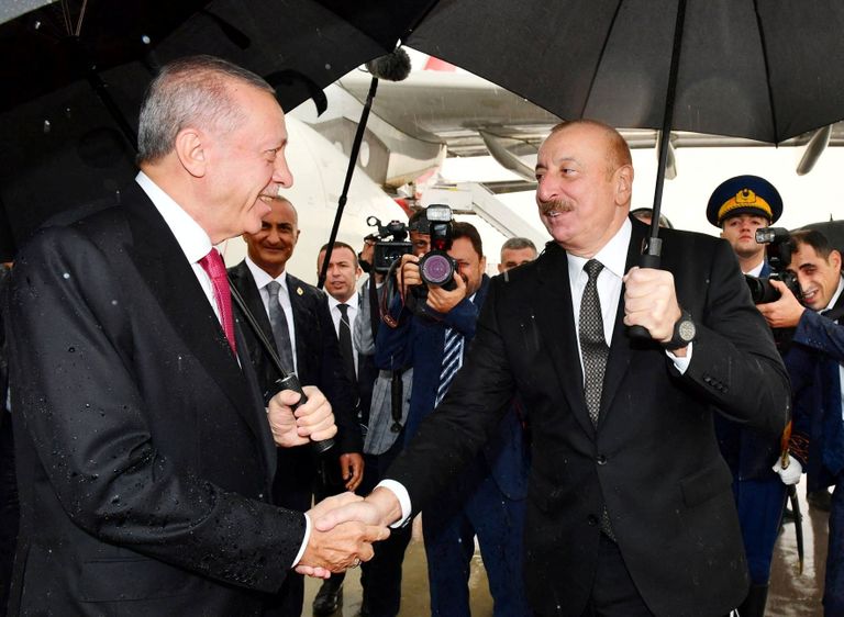 Реджеп Тайип Эрдоган и Ильхам Алиев в аэропорту Нахичевани, 15 сентября 2023.