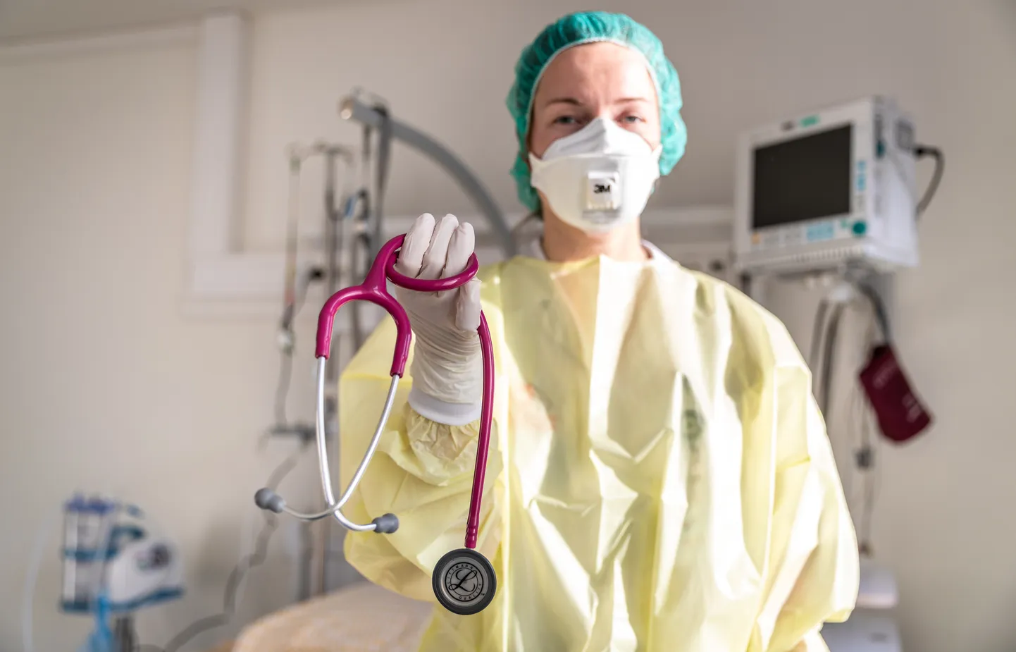 04.02.2020, Tallinn. 
Merimetsa Nakkuskeskuse haigla nakkushaiguste ravi palat. 

Merimetsa Infection Center Hospital infectious disease treatment unit.
doctor, epidemic flu, protective clothing, corona virus, infection, 
Foto Madis Veltman, Postimees