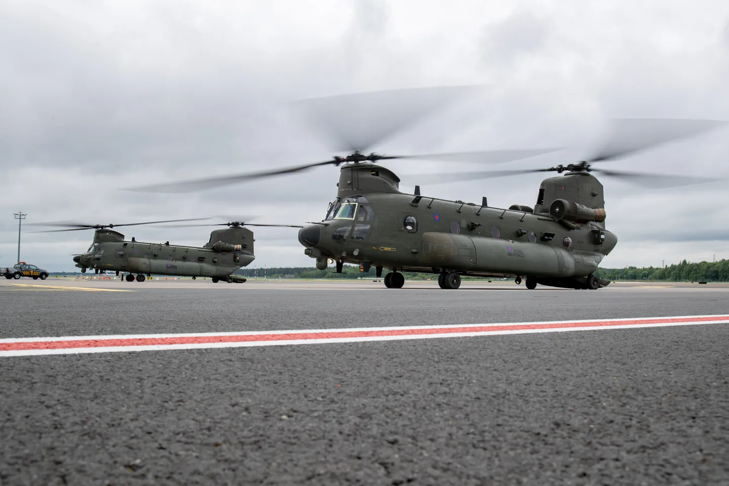 Suurbritannia helikopter Chinook oli Ämari lennuväljal.