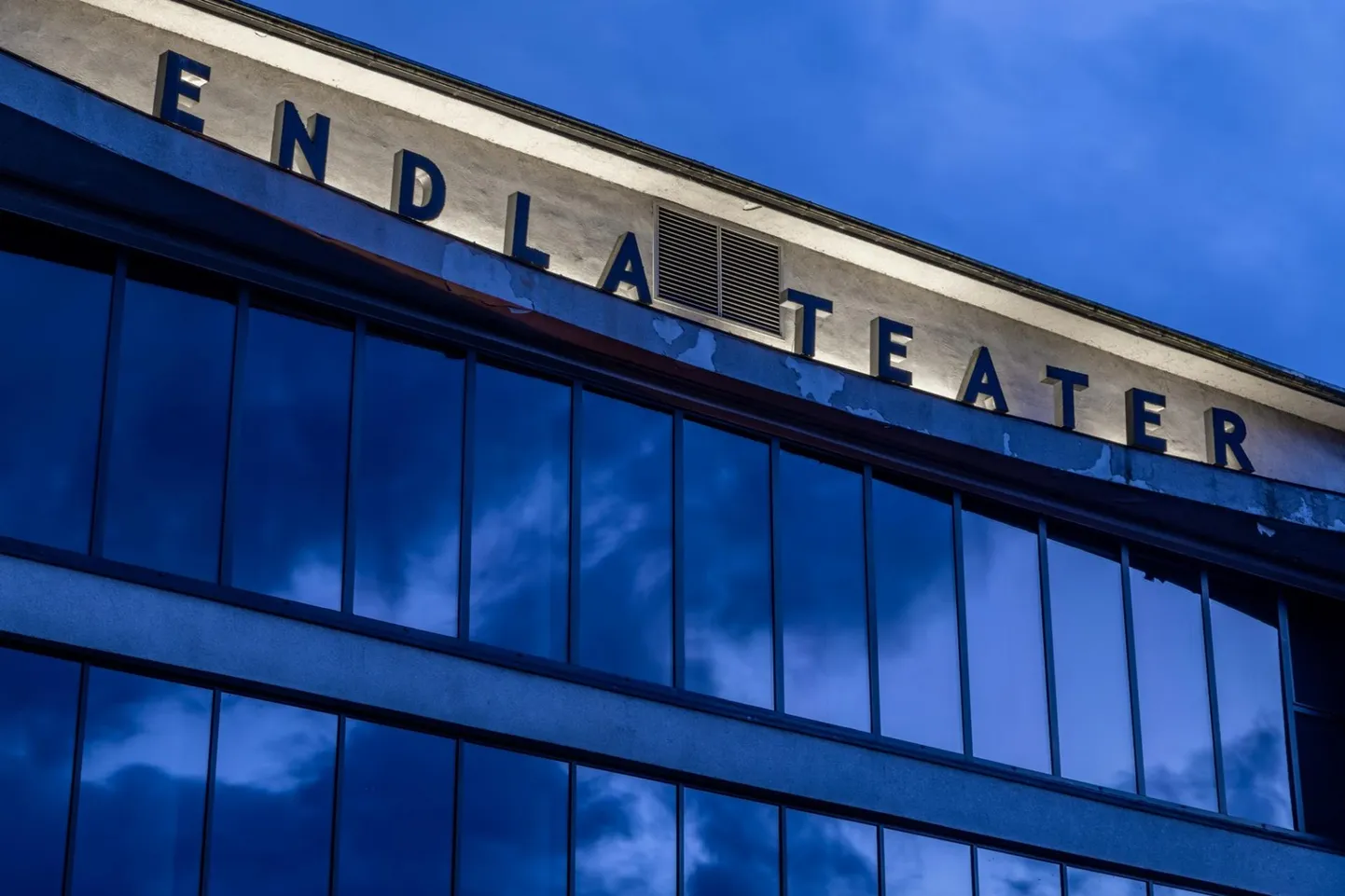 Teatri- ja kontserdisaalid suletakse märtsi lõpuni.