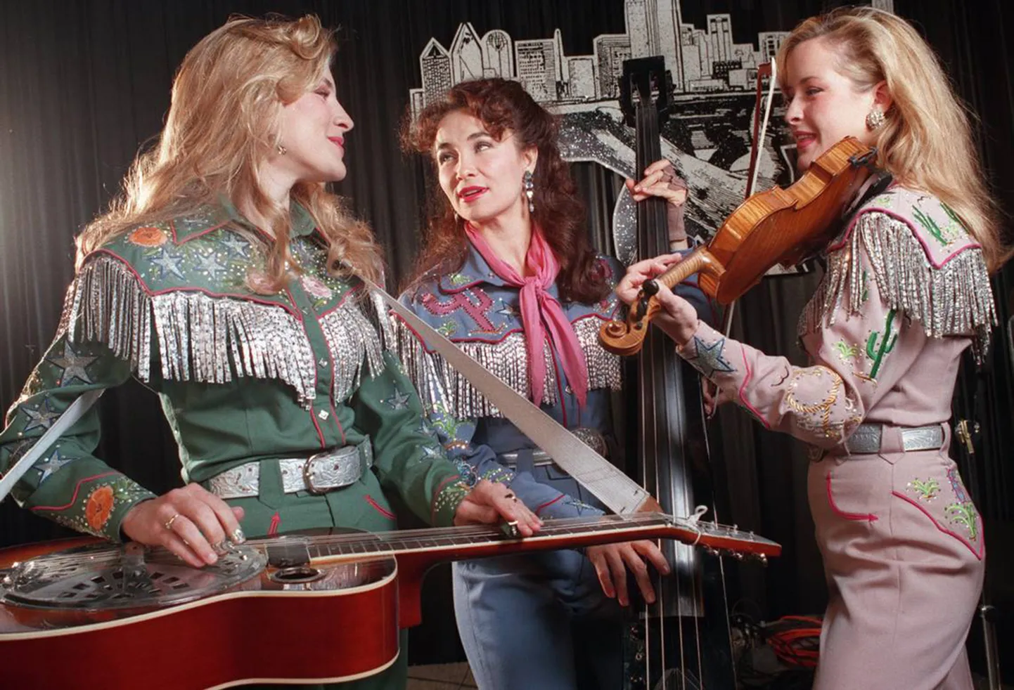 The Dixie Chicks 90ndate alguses, (vasakult paremale) Emily Erwin, Laura Lynch ja Martie Erwin.