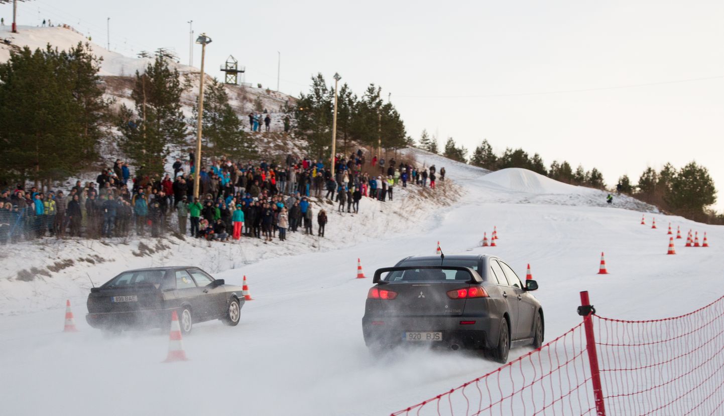 Paar aastat tagasi toimunud autode kiirendusvõistlus Kiviõli mäel oli väga populaarne.