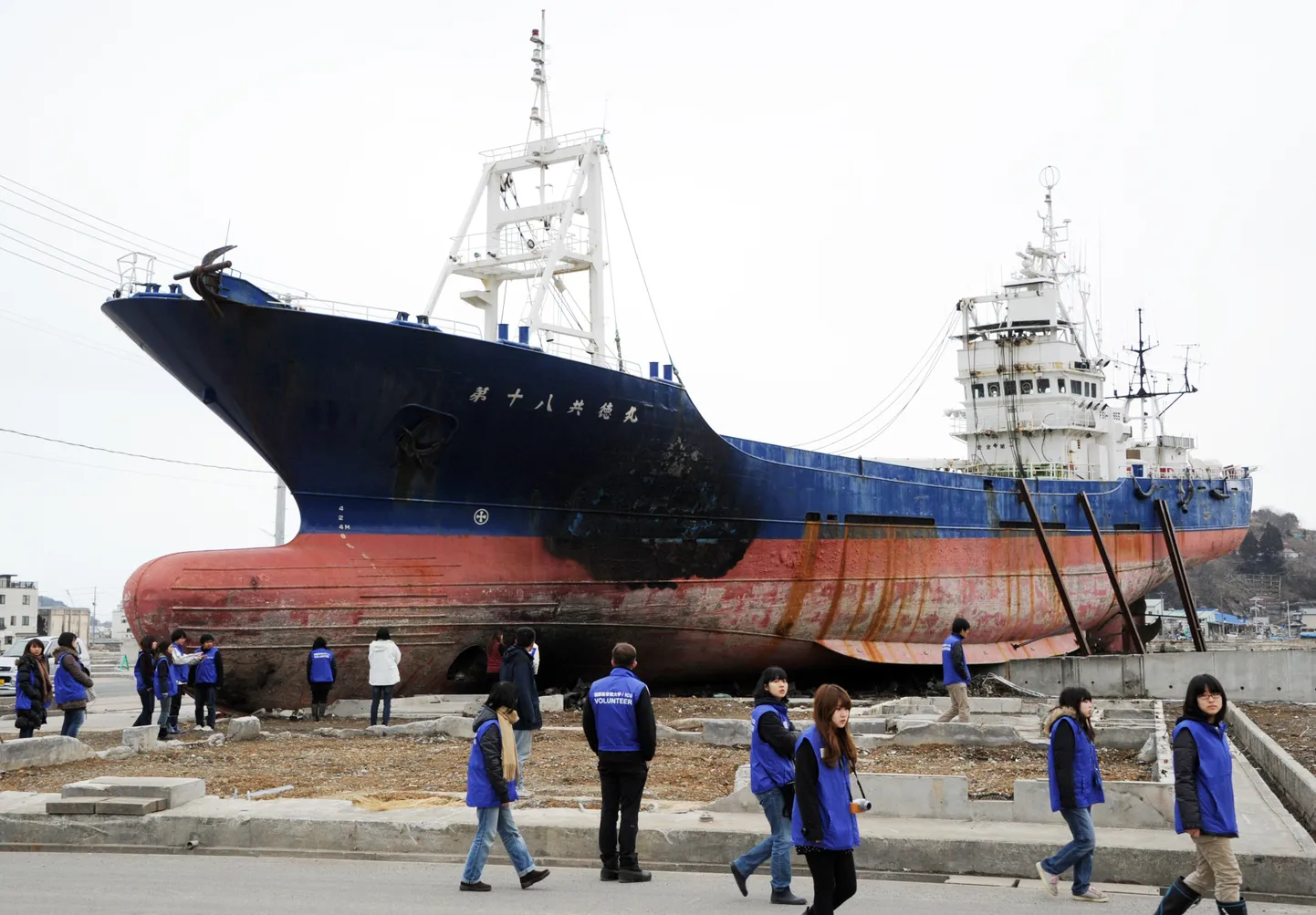 Kesennuma linna uhutud laevast on saanud 2011. aasta tsunaami ja maavärina sünge meenutus.