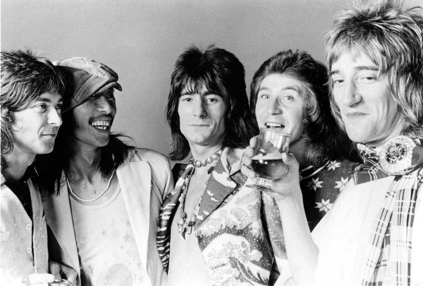 Ansambel The Faces aastal 1974: Ian McLagan, Tetsu Yamauchi, Ronnie Wood, Kenney Jones ja Rod Stewart.