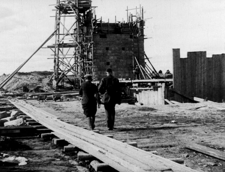 Строительство моста Луунья в 1938 году.