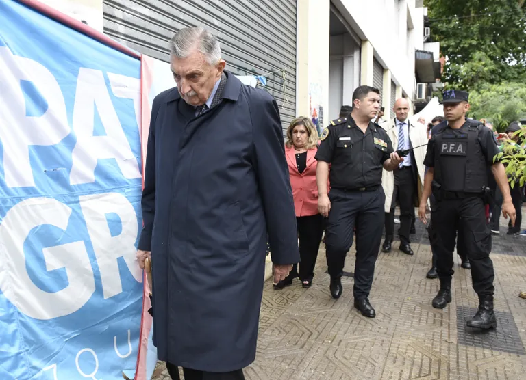 Hector Sibilla, Fordi Buenos Airese endine turvaülem.