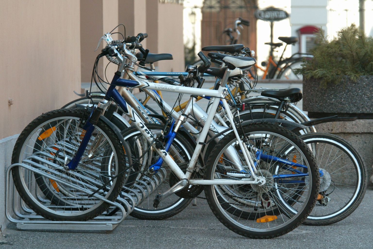 Lukustatud jalgrattad. Foto on illustratiivne.