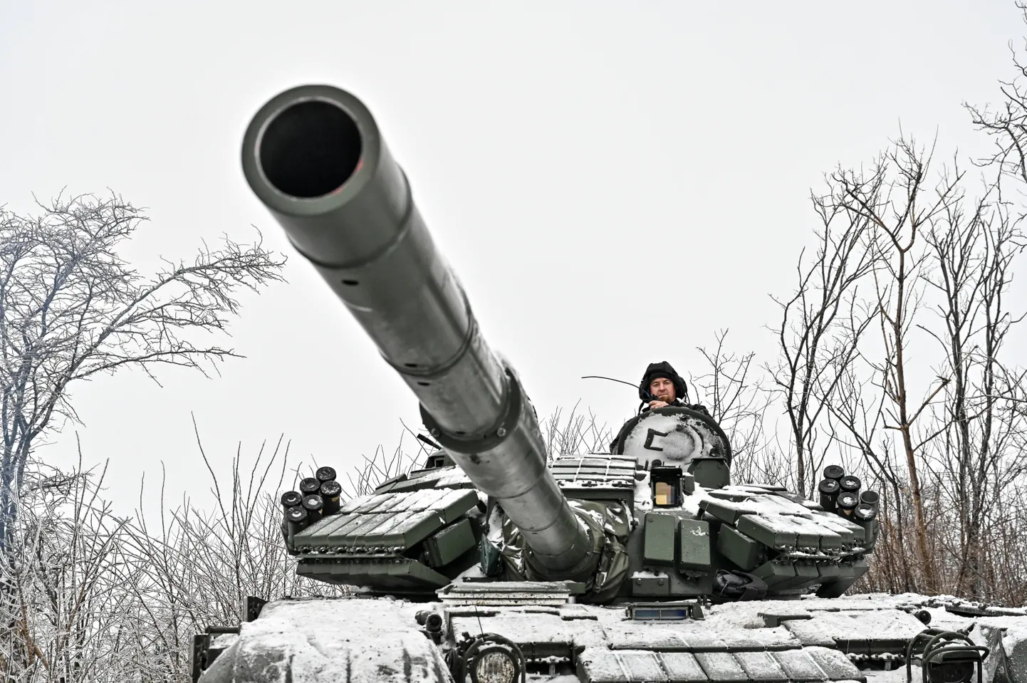 Ukraina sõdur T-72 tankiga.