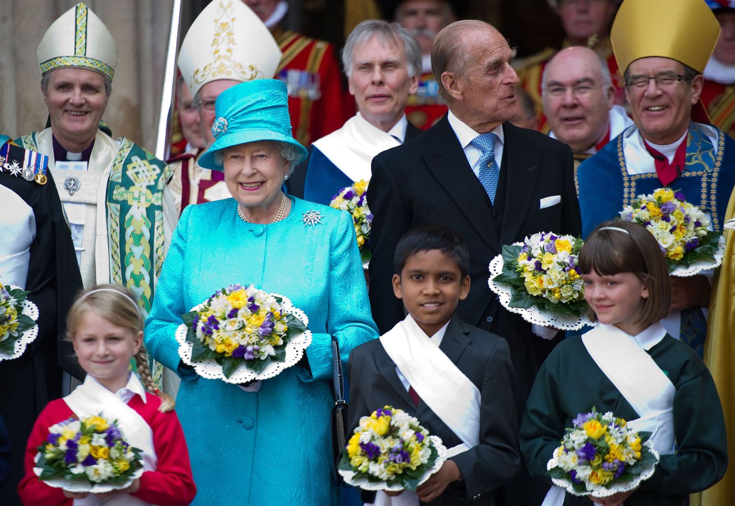 Suurbritannia kuninganna Elizabeth II ja prints Phillip (paremal) lahkumas Westminister Abbey'st.