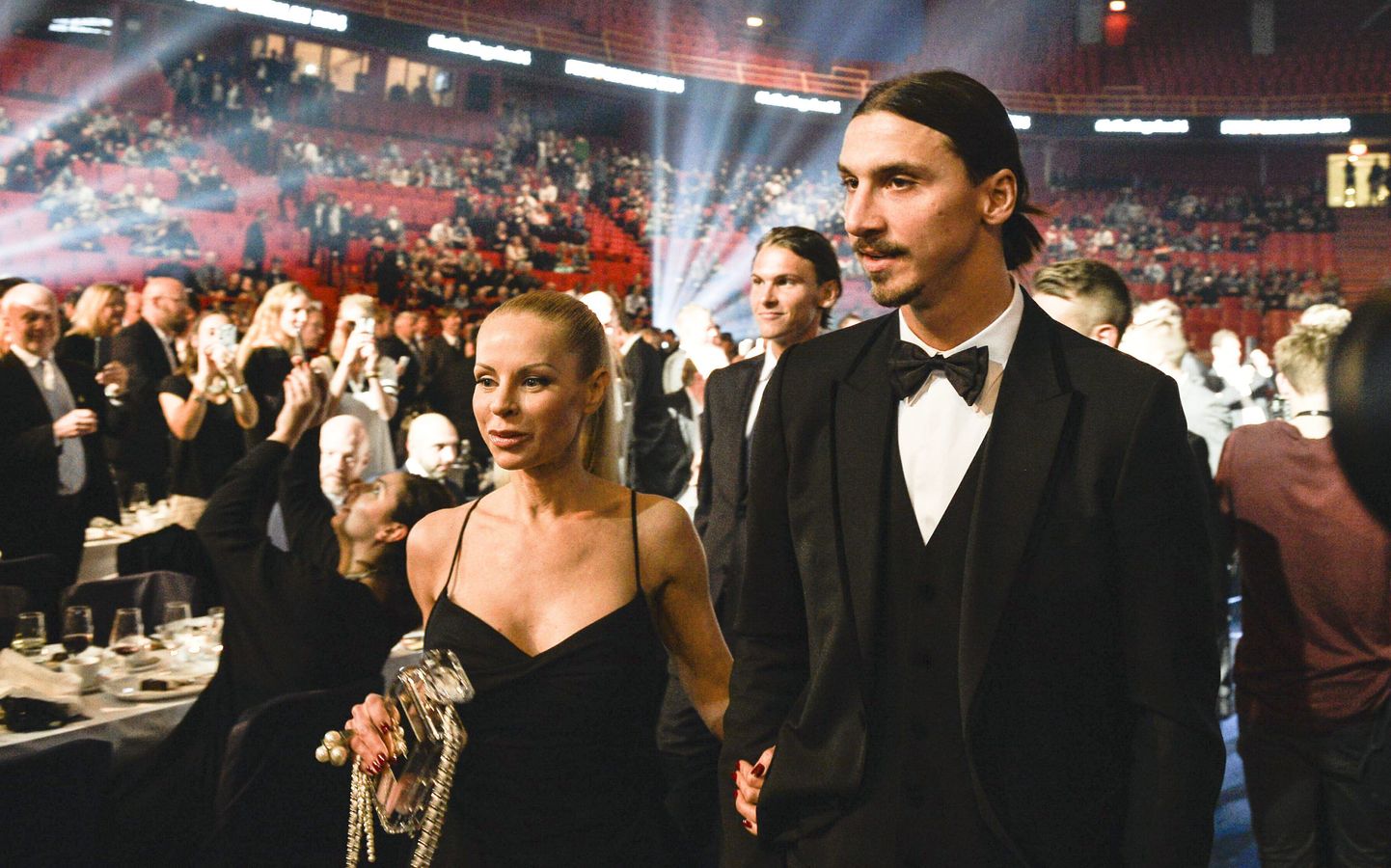 Zlatan Ibrahimovic koos elukaaslase Helena Segeriga Rootsi parima jalgpalluri autasustamise gaalal.