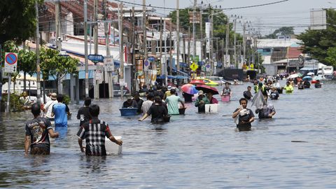 Bangkok kuulutati üleujutuste tõttu katastroofi tsooniks, Vaikses ookeanis möllavad orkaanid