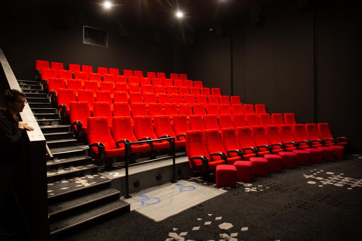 Uute piirangute tõttu jäävad kinosaalid tühjaks. 