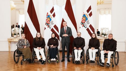 Rīgas pilī sveikti Latvijas paraolimpieši