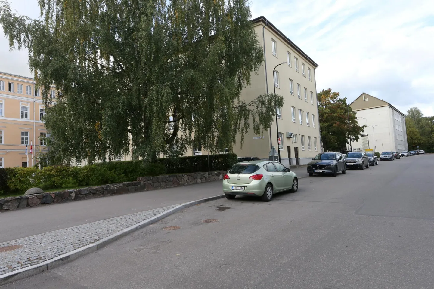 Vanemuise ja Akadeemia tänava risti sai varem avalikku konteinerisse viia pakendeid, enam seda võimalust pole.