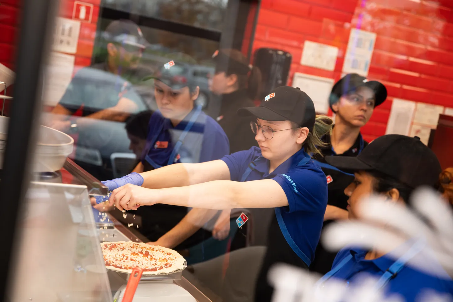 Atver pirmo franšīzes "Domino's Pizza" ēstuvi Latvijā
